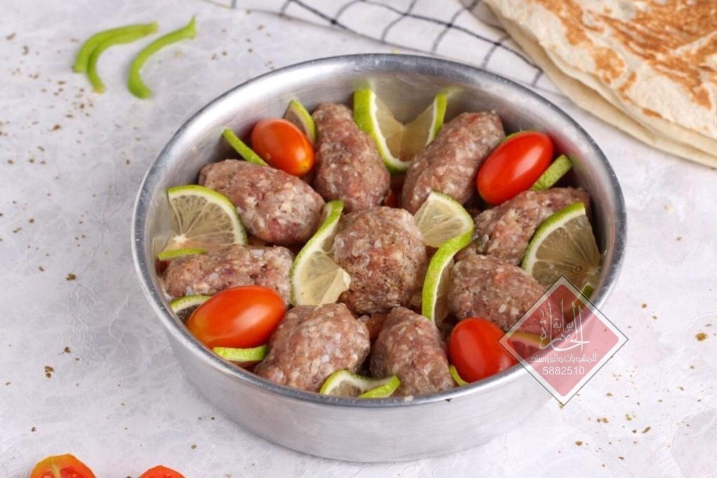 صينية كباب لحم بالطماطم