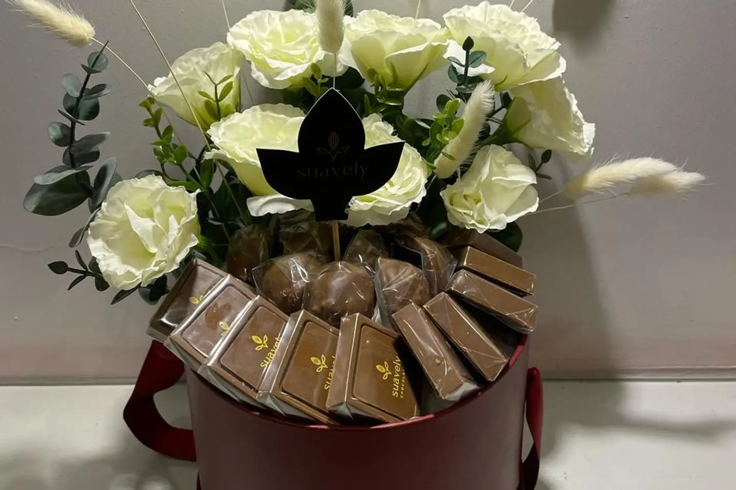 Round Open Box Roses