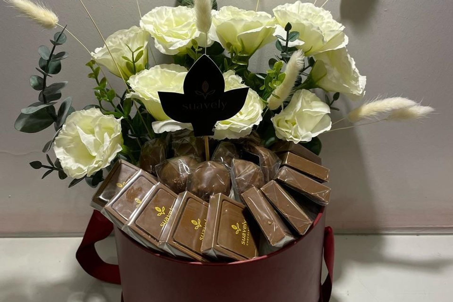 Round Open Box Roses