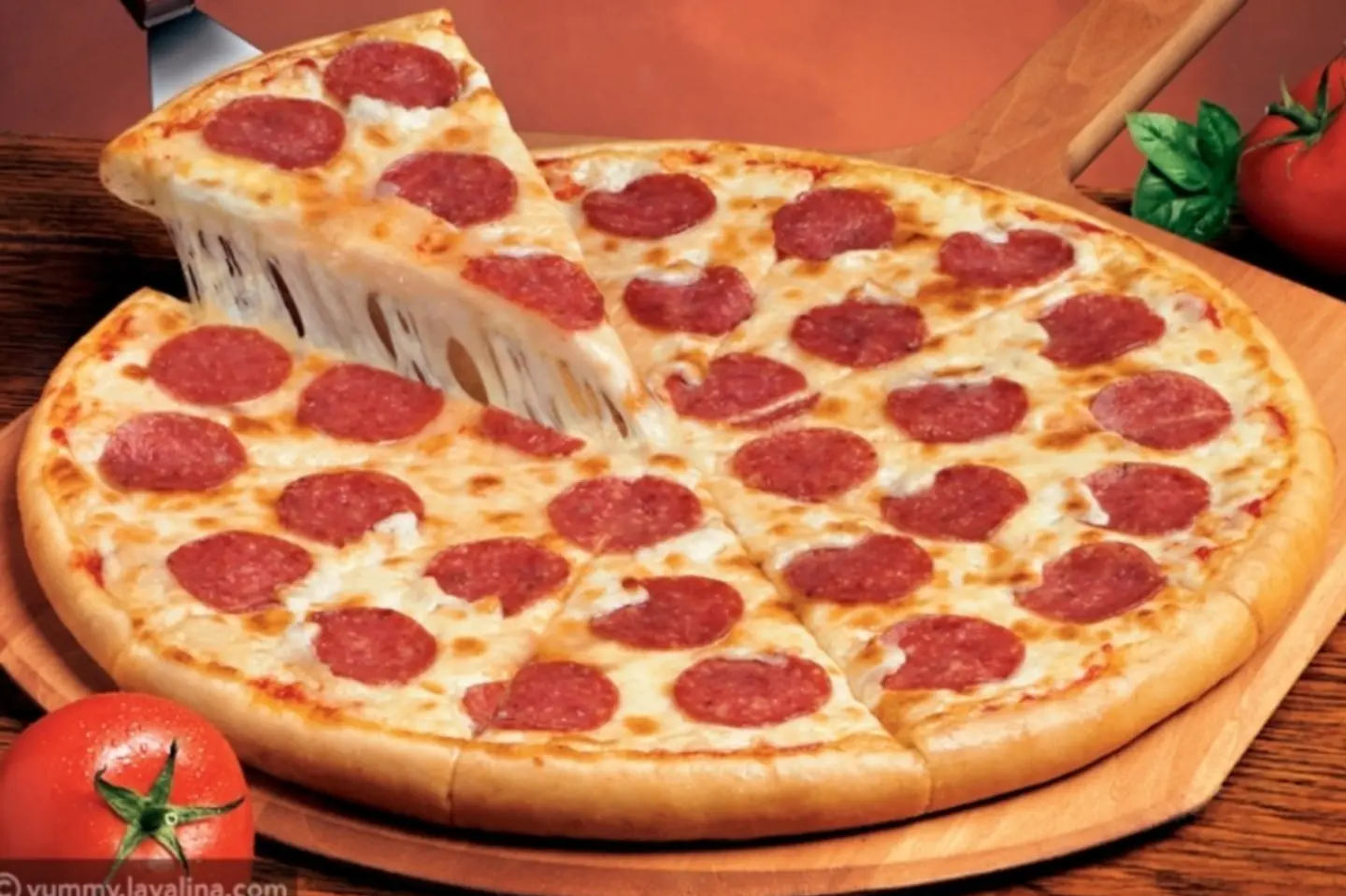 بيتزا بيبروني جبن سائل