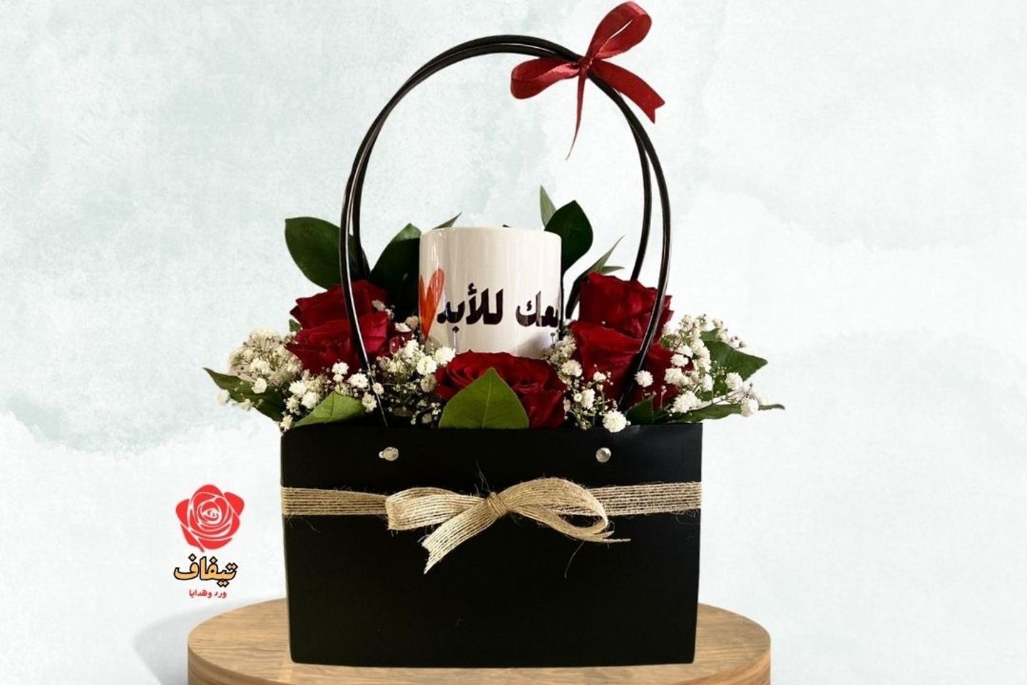 هدية كوب بعبارة مع ورد طبيعي