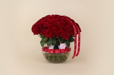 A Vase Of 100 Red Roses