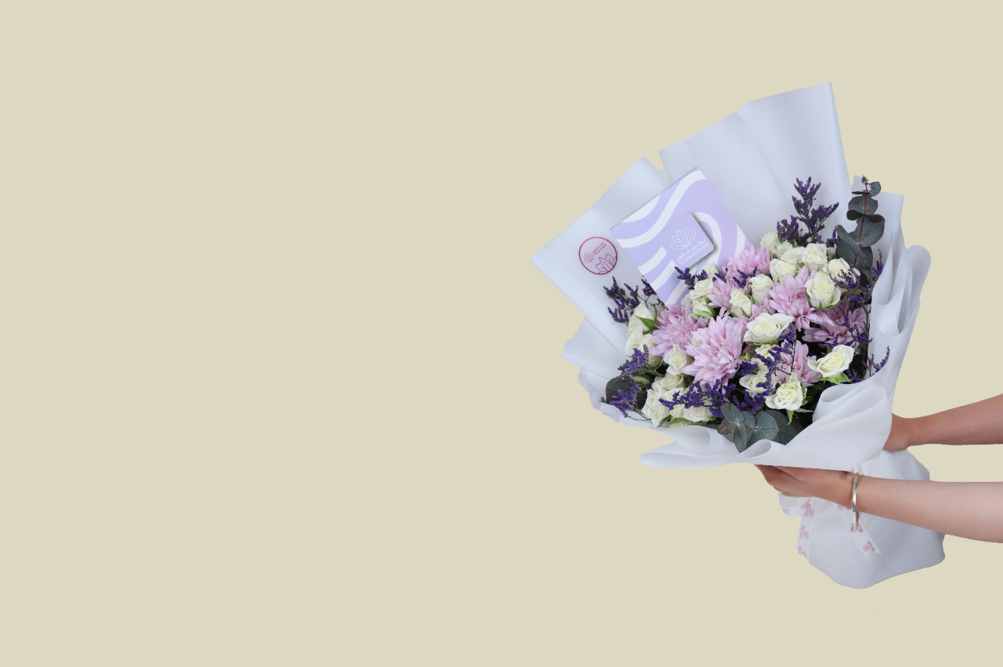 بوكيه ورد راقي مع شوكولاتة تولين