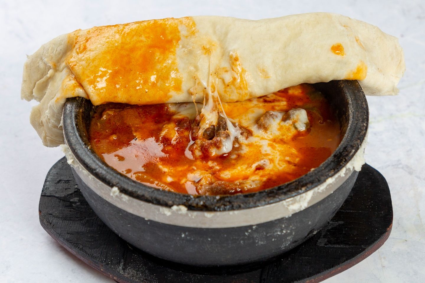 طاجن لحم مع خضار وجبنة