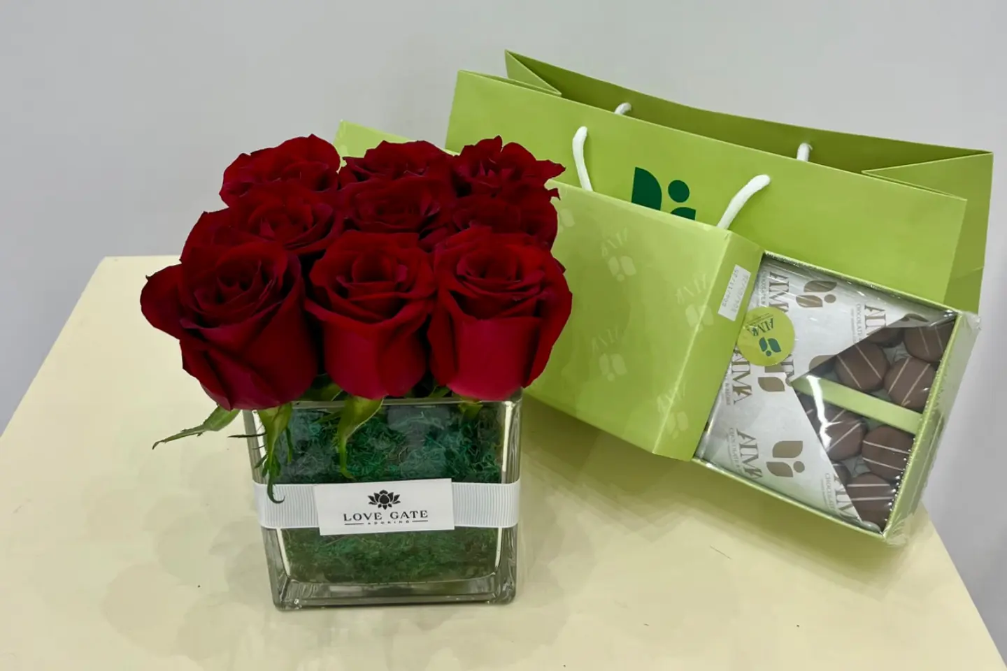 Red Roses And Chocolates 1012