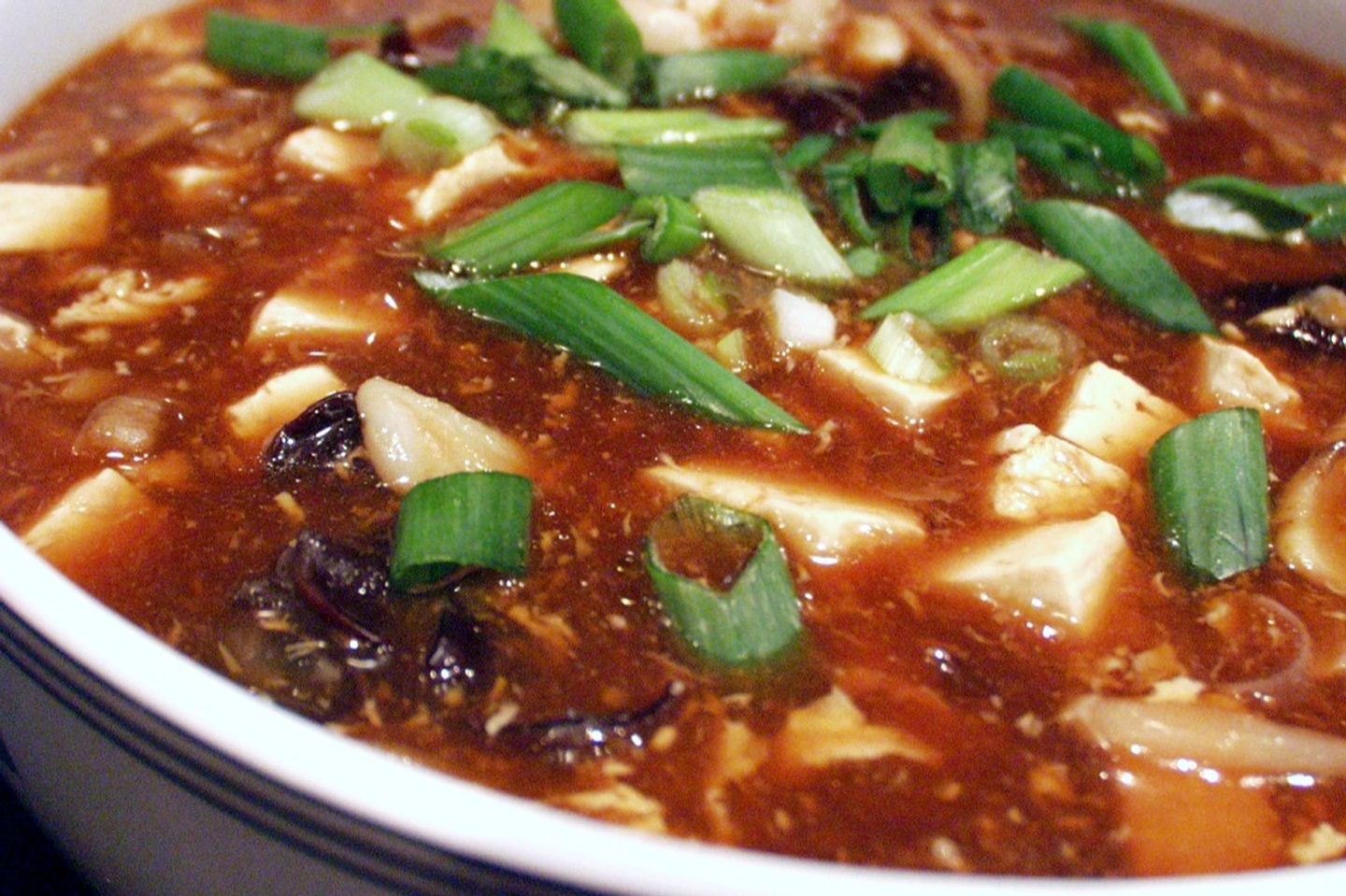 شوربة دجاج حار وحامضة
