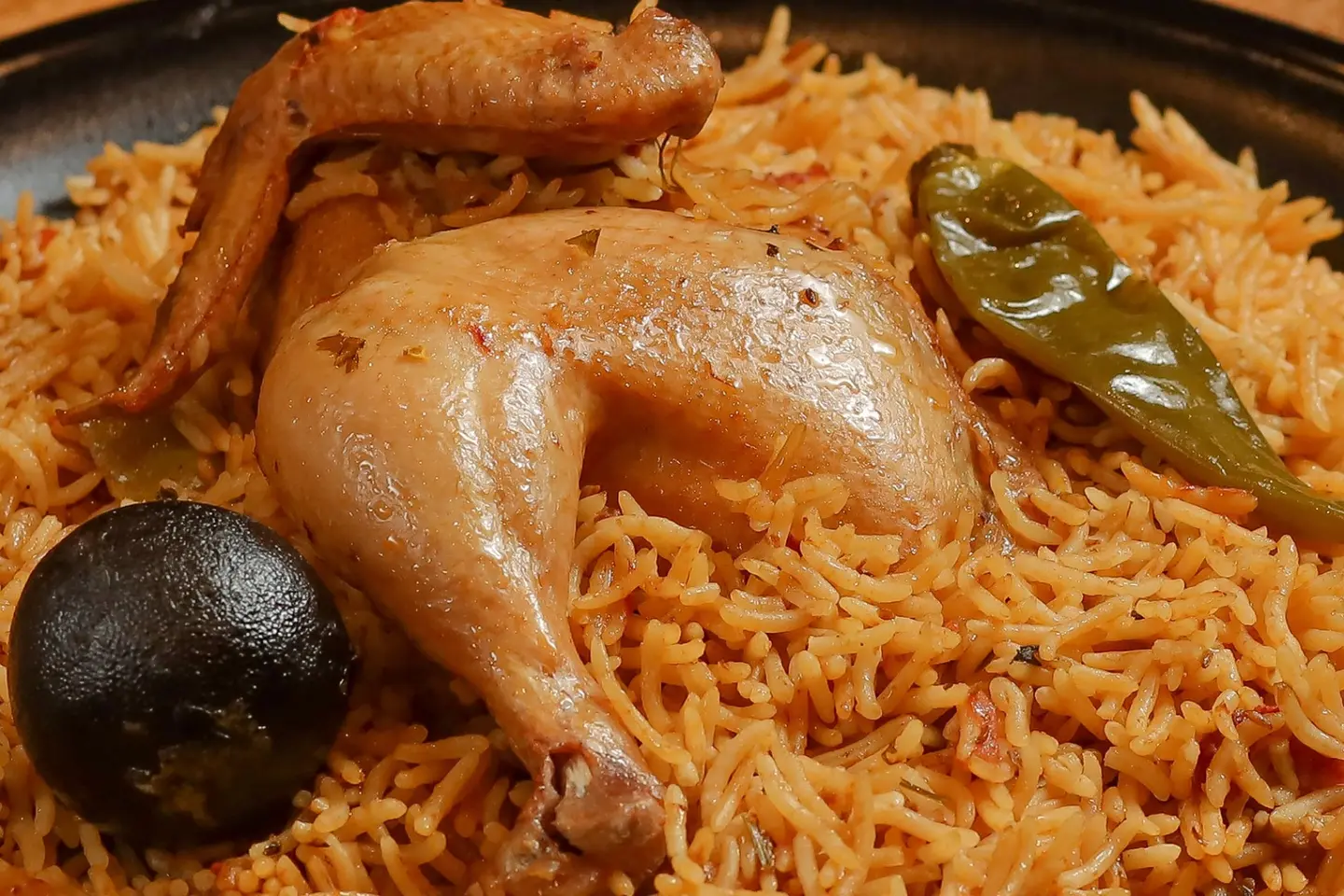 حبة دجاج مضغوط قدرة