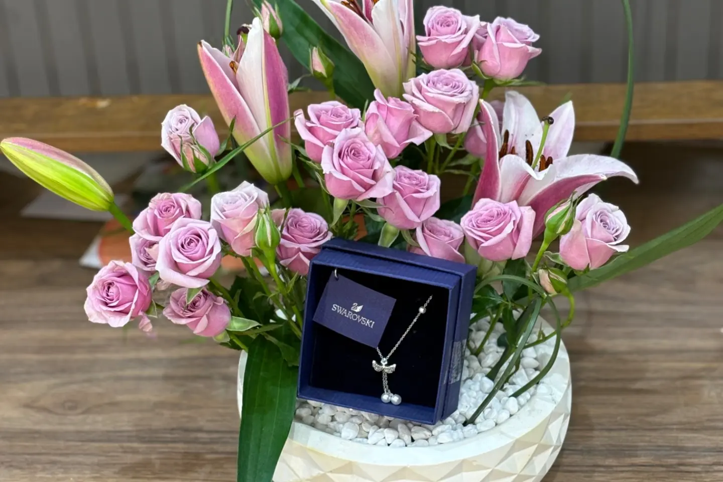 فازه مع سلس سواروفسكي وورد طبيعي