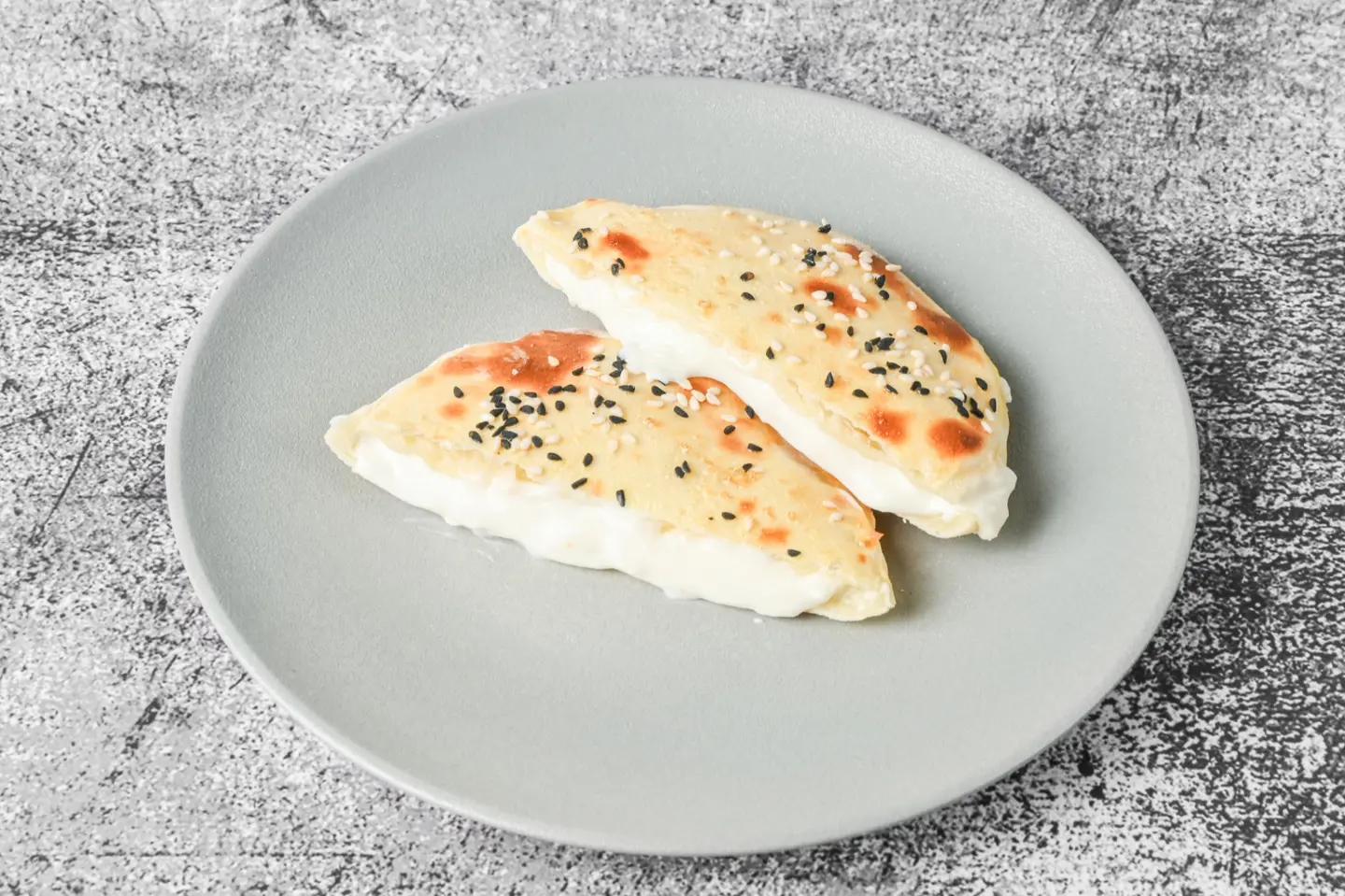 مدورة جبن ومربى