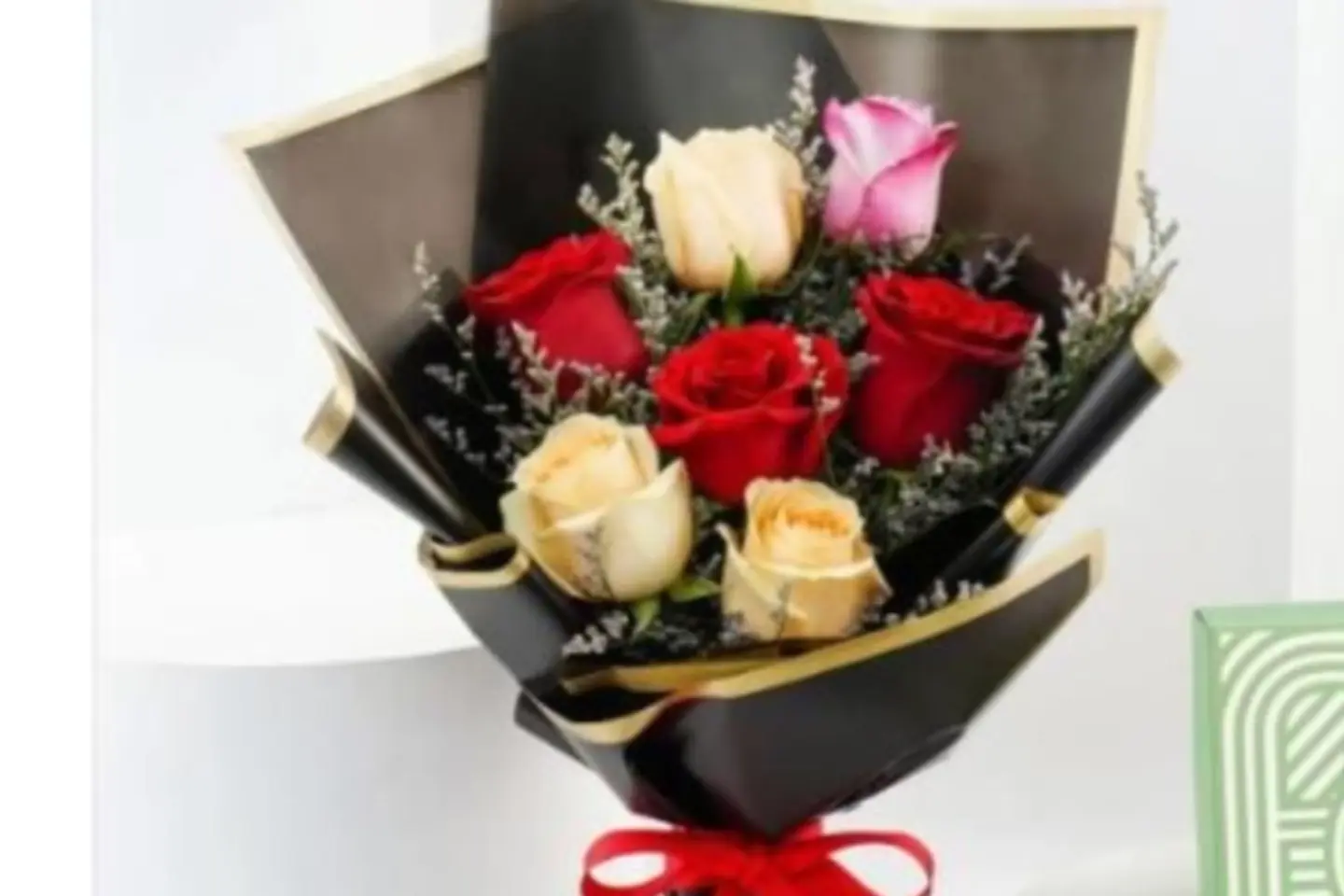 باقه ورد مكس مع اكسسوار