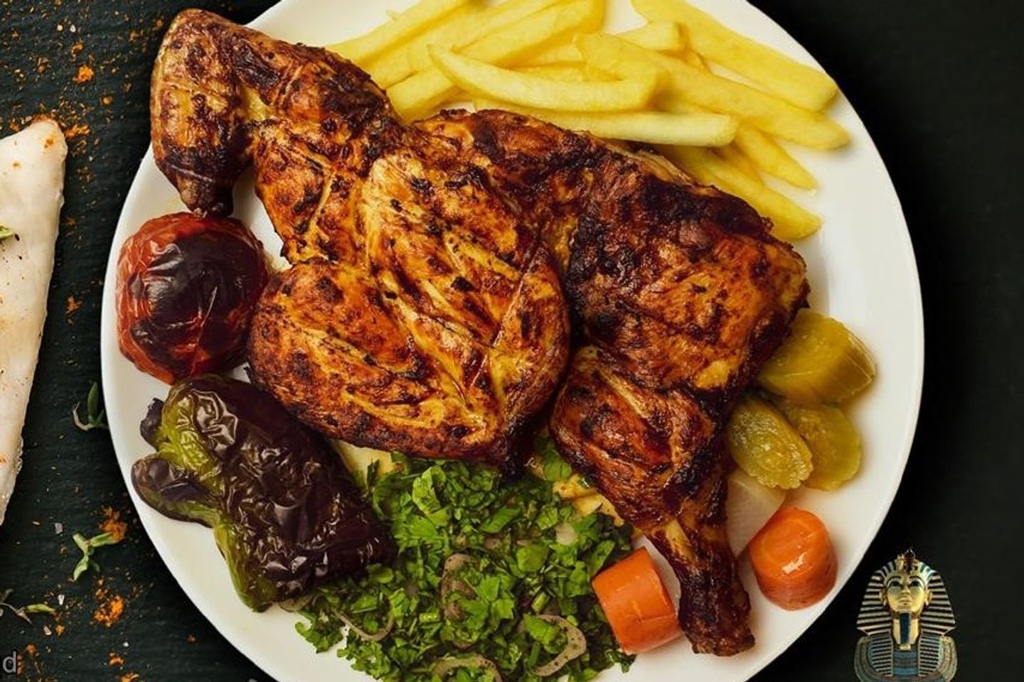 نص حبة دجاج على الفحم