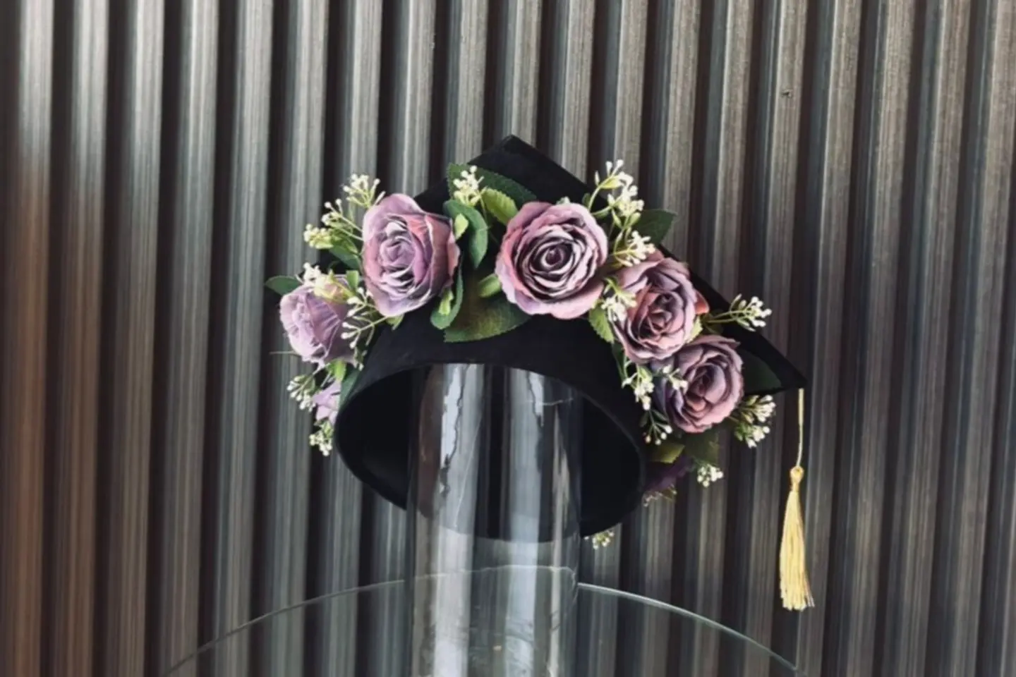 قبعة التخرج بنفسجي