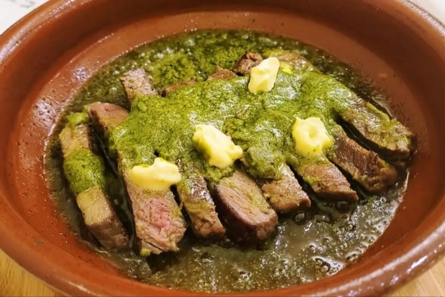 Filet Mignon Medallion Pesto Sauce With Fries
