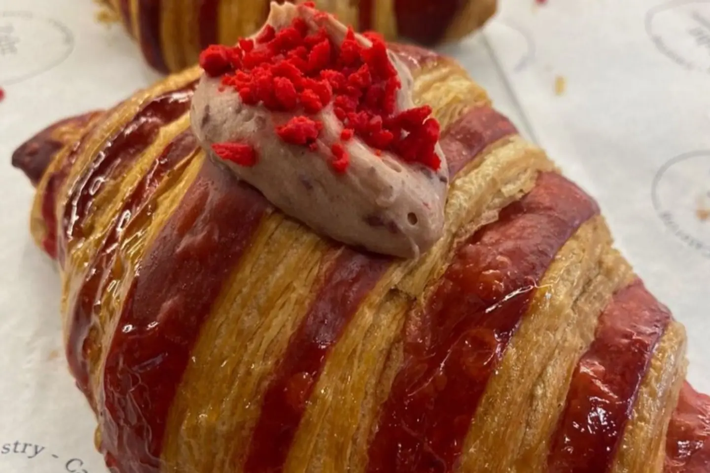 كرواسون كاسترد وتوت