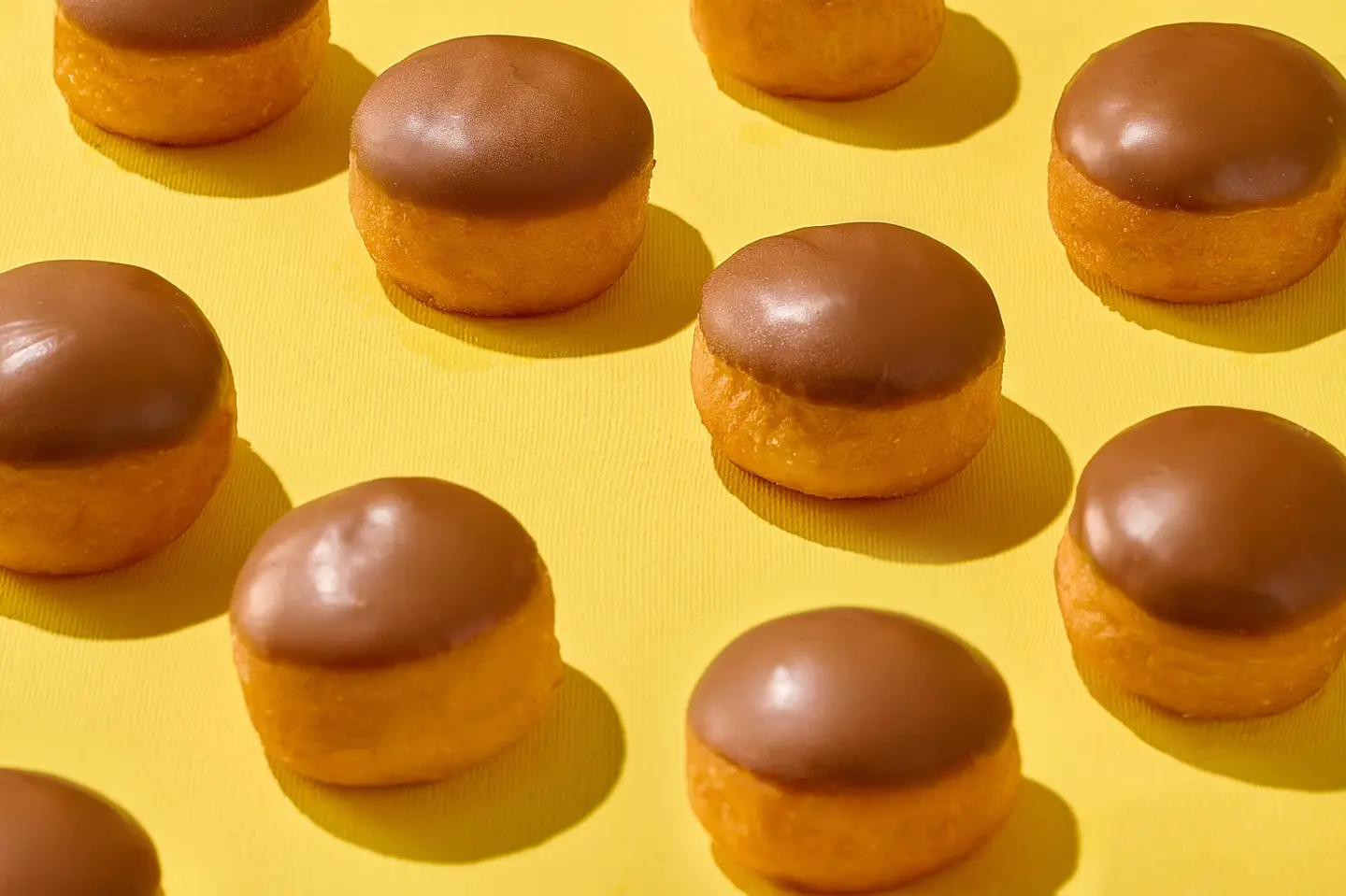 ميني دونات بالشوكولاتة