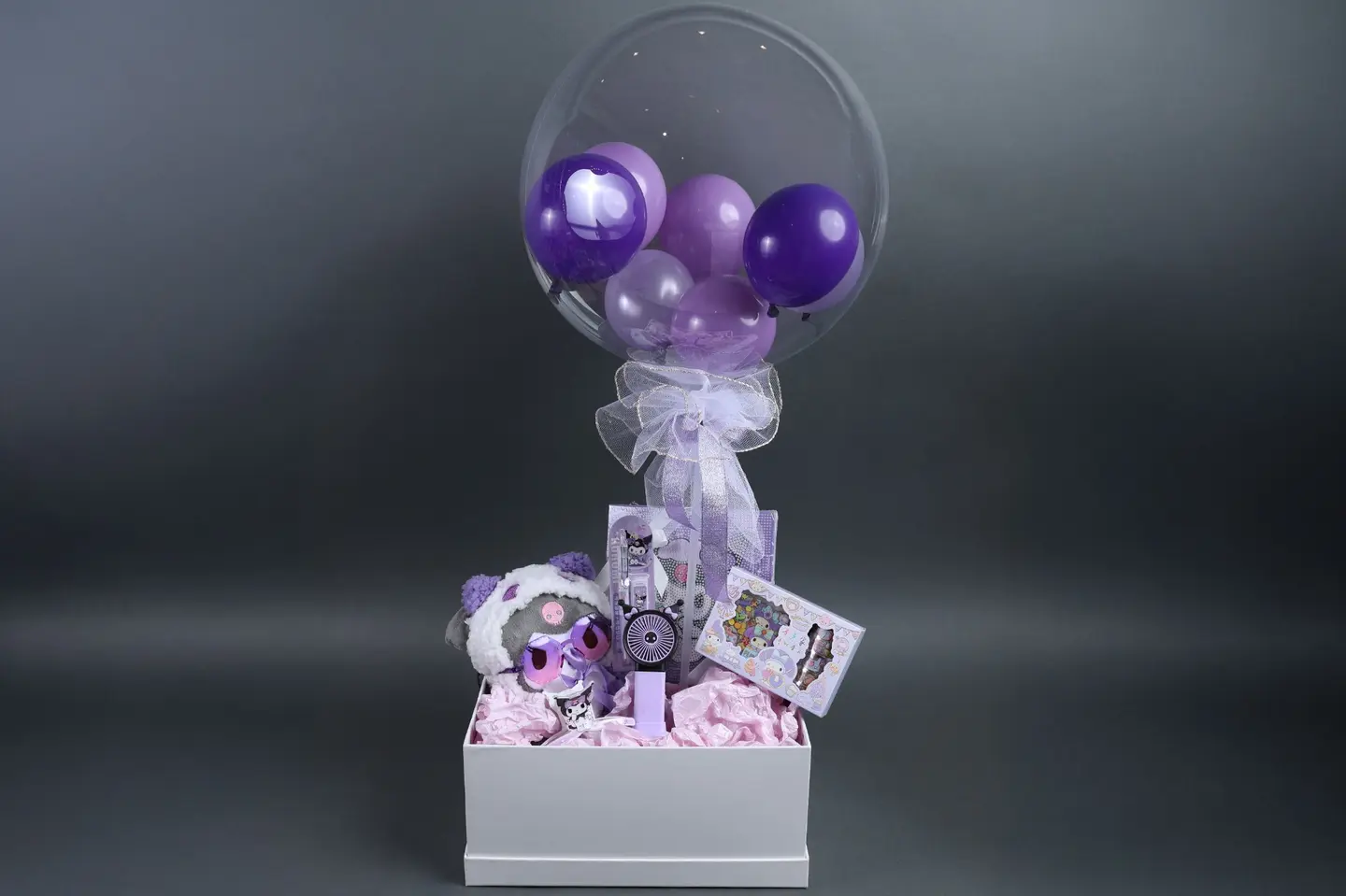 صندوق هدايا كورومي مع بالونات