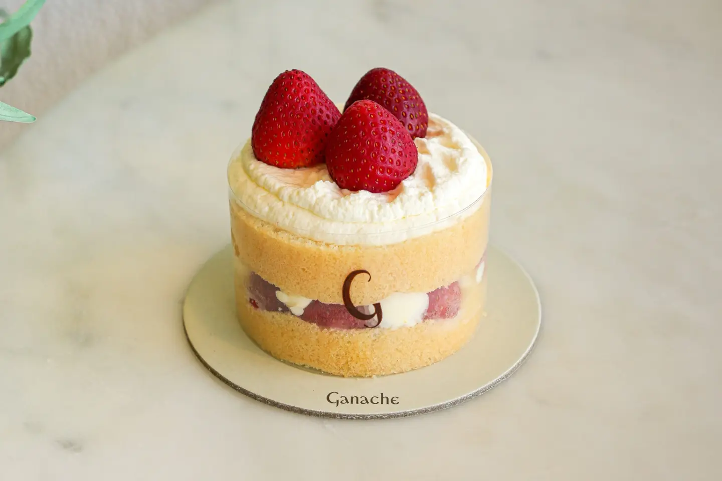 كيكة فراولة صغيرة