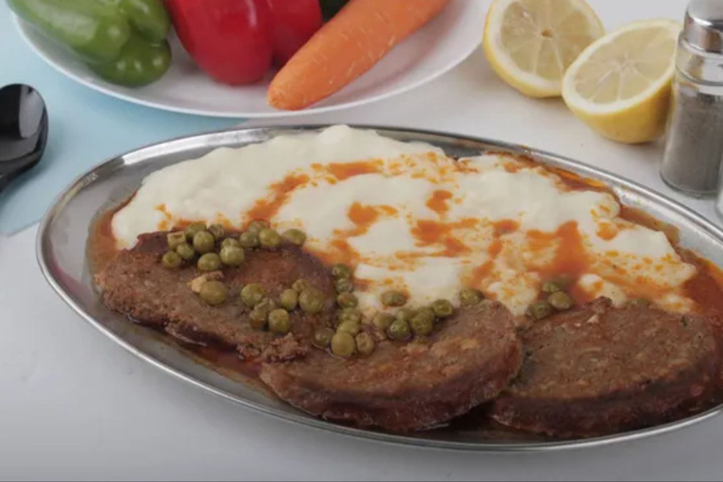 روستو لحم مع بطاطس مهروسة