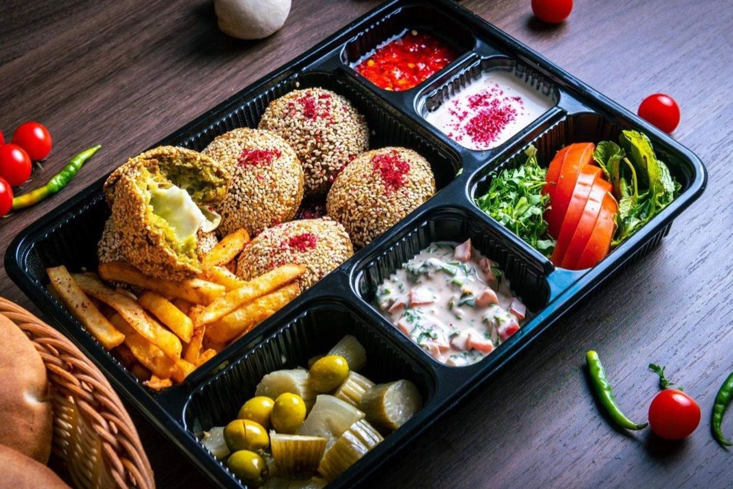 صحن مشكل محشي