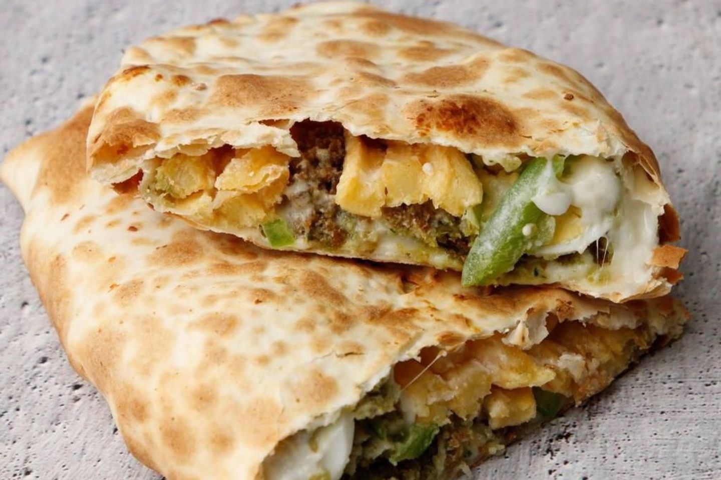 فطيرة الفلافل بالجبن الشيدر