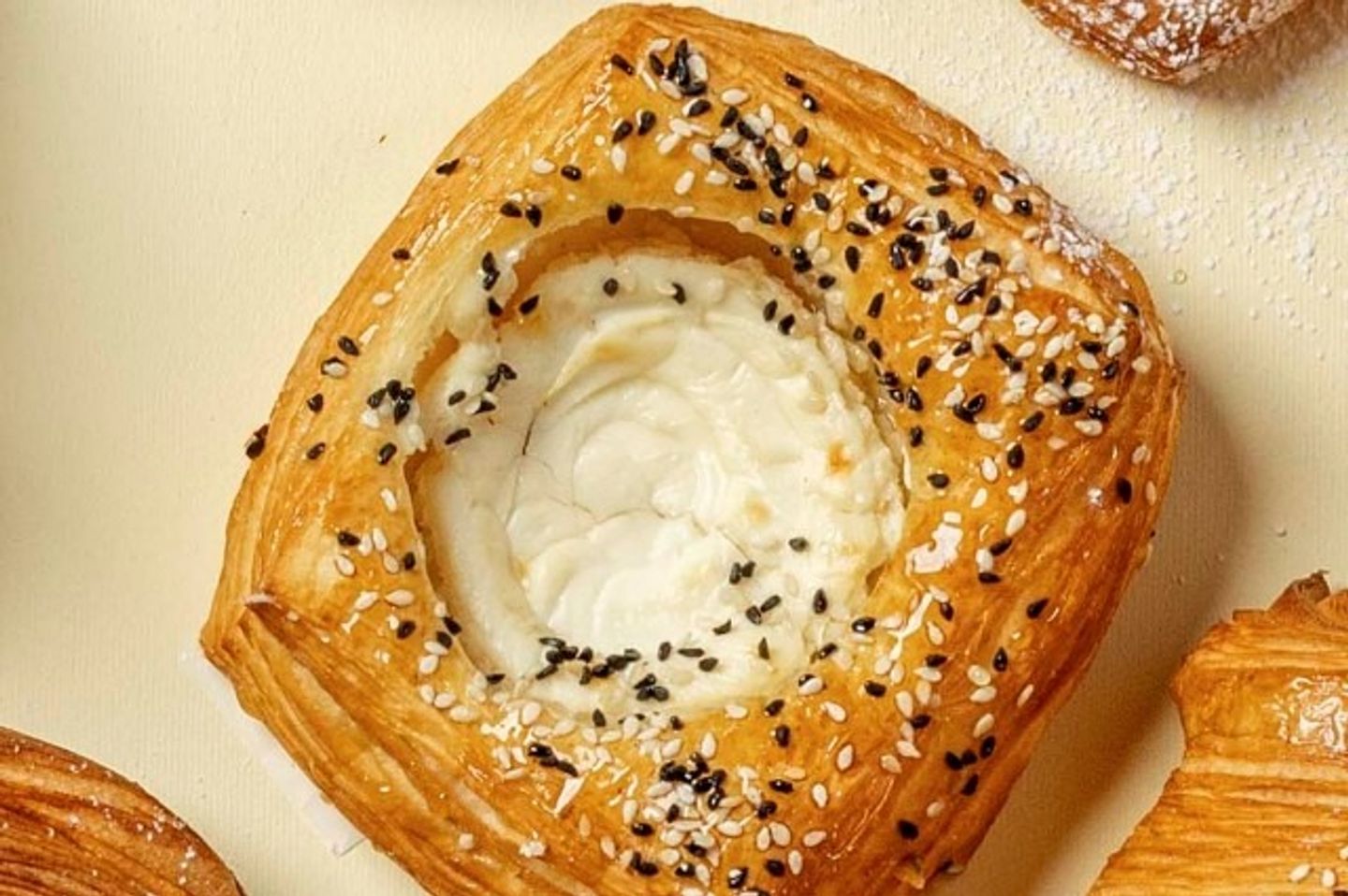 دانيش جبنة وعسل