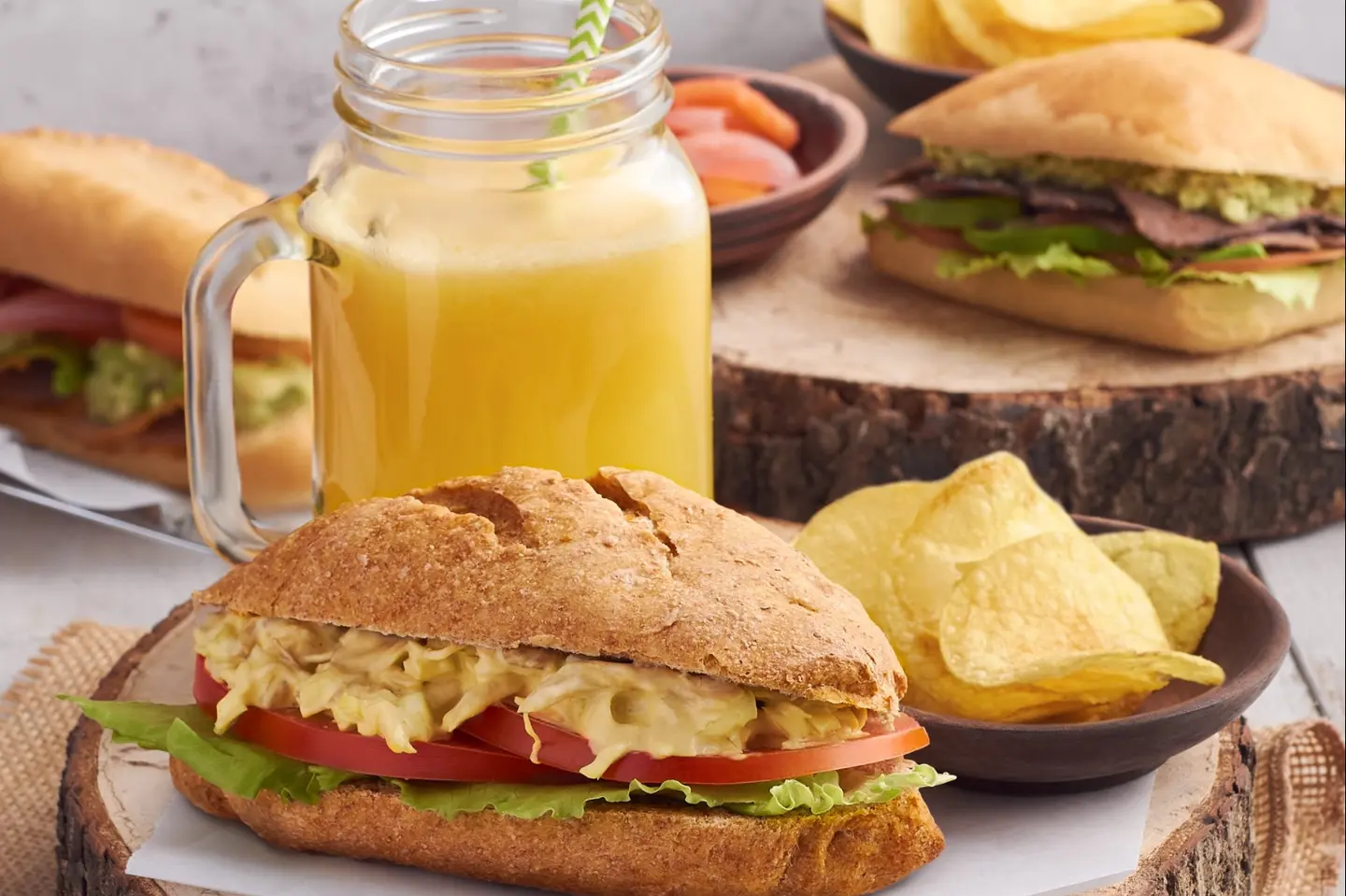 ساندوتش وعصير لشخصين