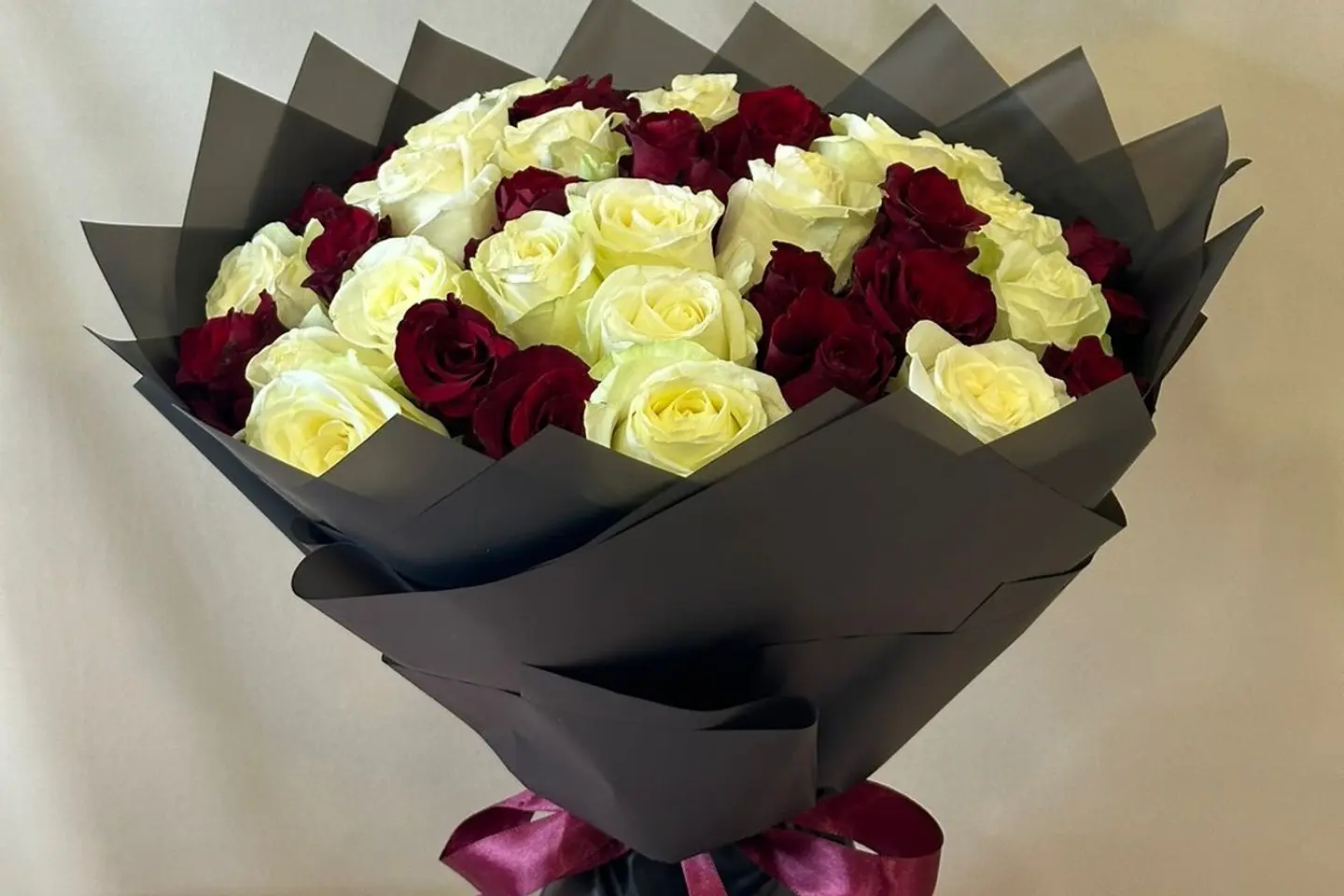 Black Wrapping Bouquet Of Roses