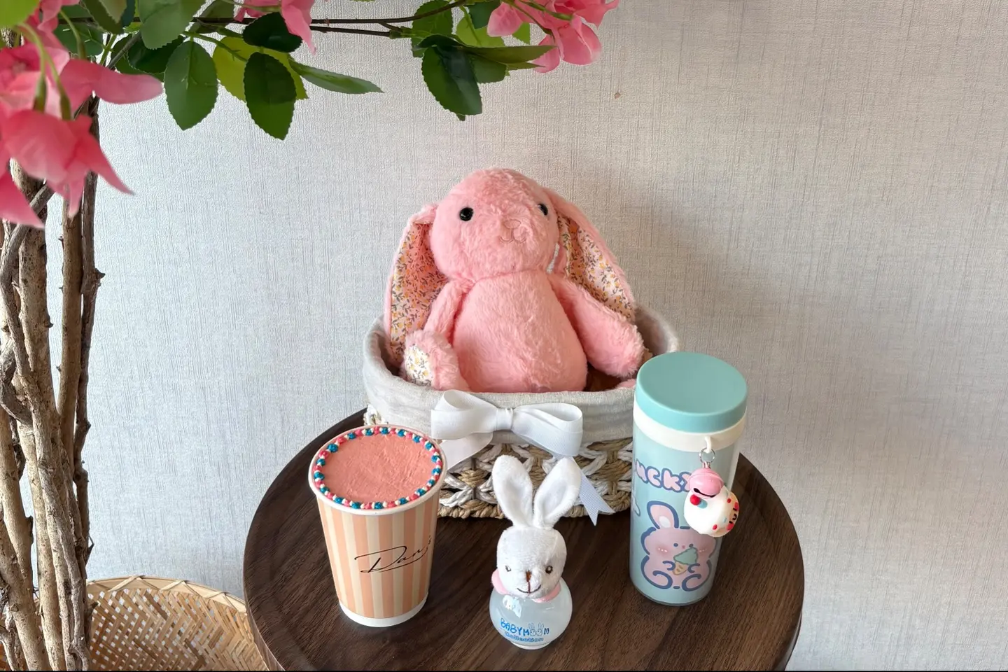 هدية الارنب مع كيكة