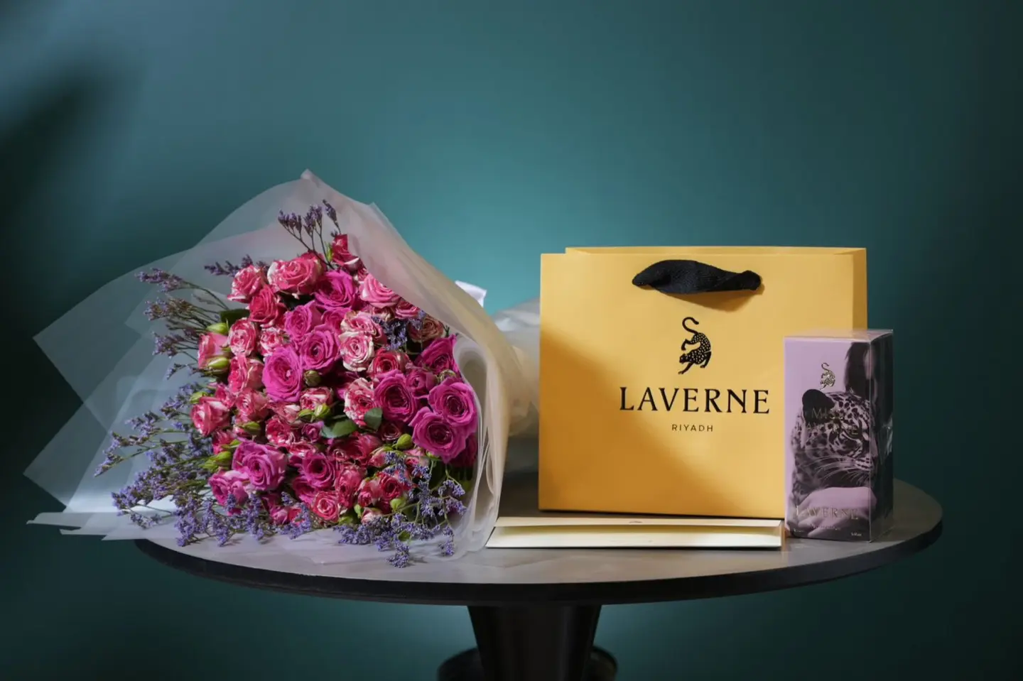 تنسيق عطر مس لافيرن مع بوكيه مكس