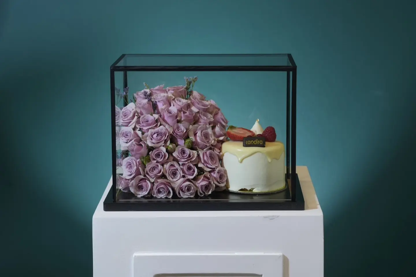 بوكس كيكه التوت