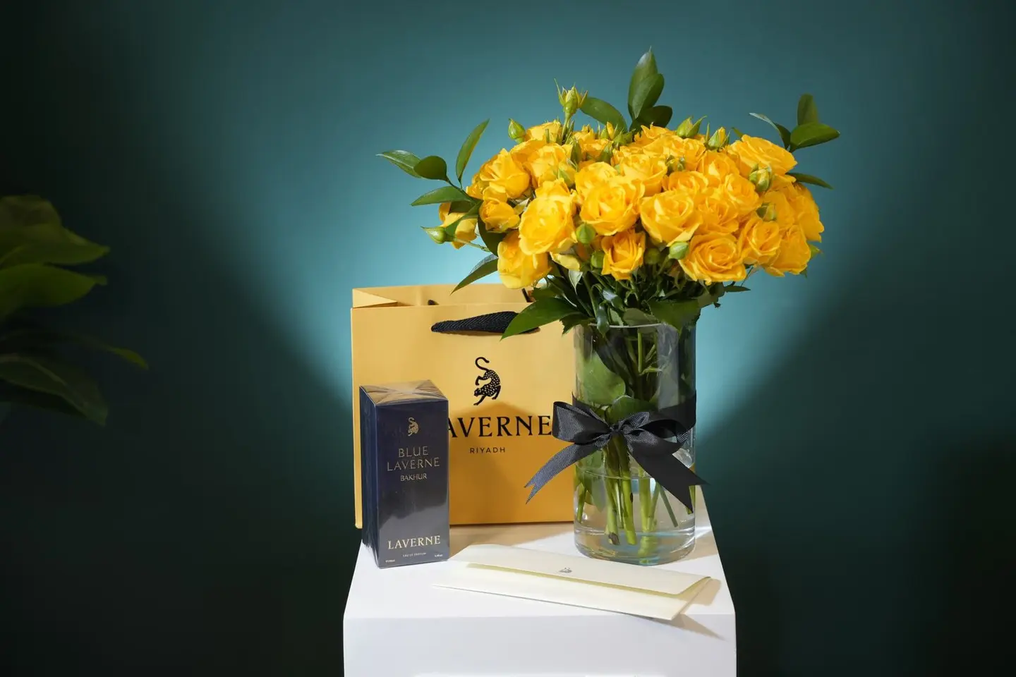 عطر لافيرن بلو مع فازة