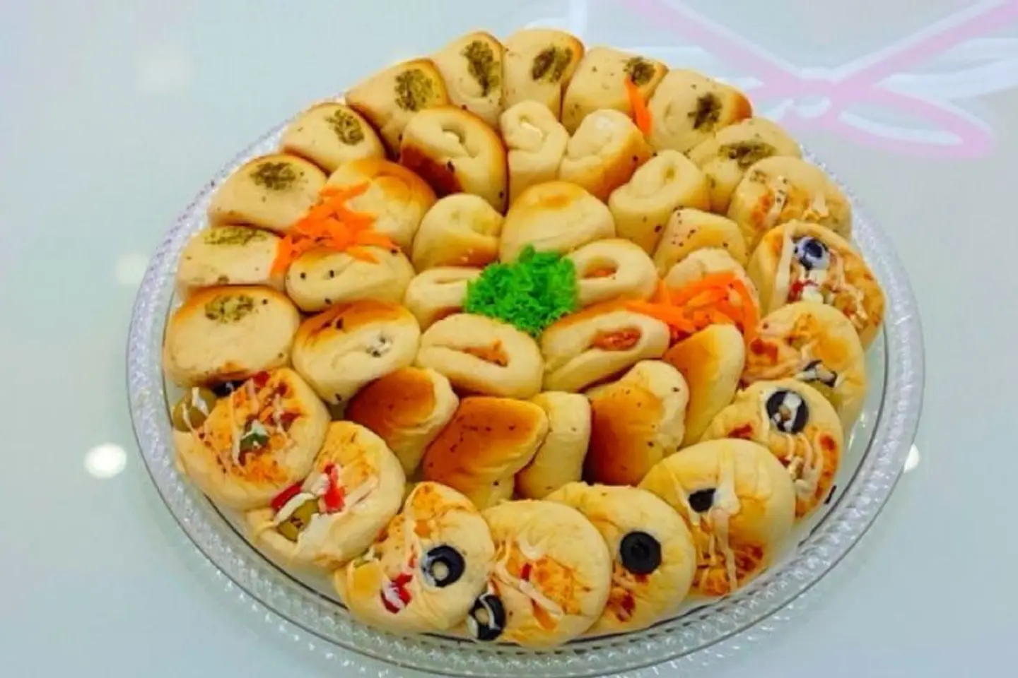 صحن معجنات وسط