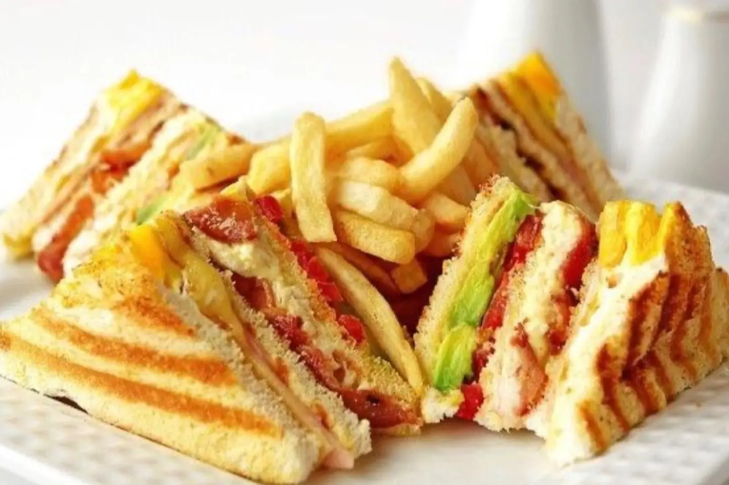 ساندويتش كلوب سمك