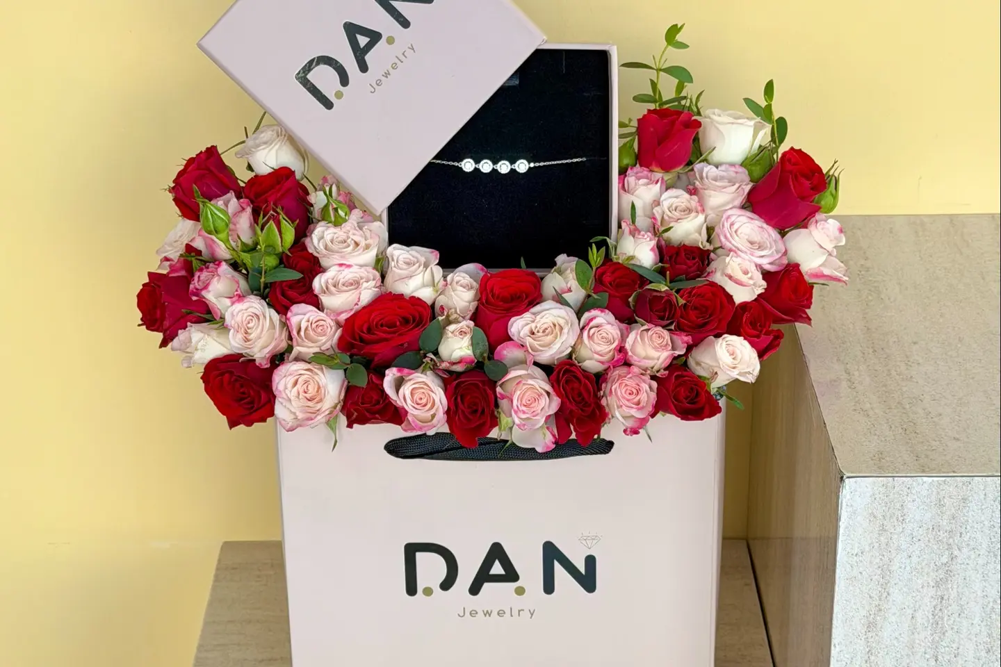 اسوارة دان فضة المميز