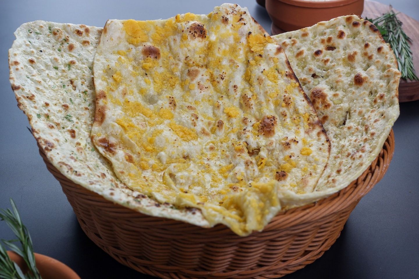 خبز نان مع الزبدة