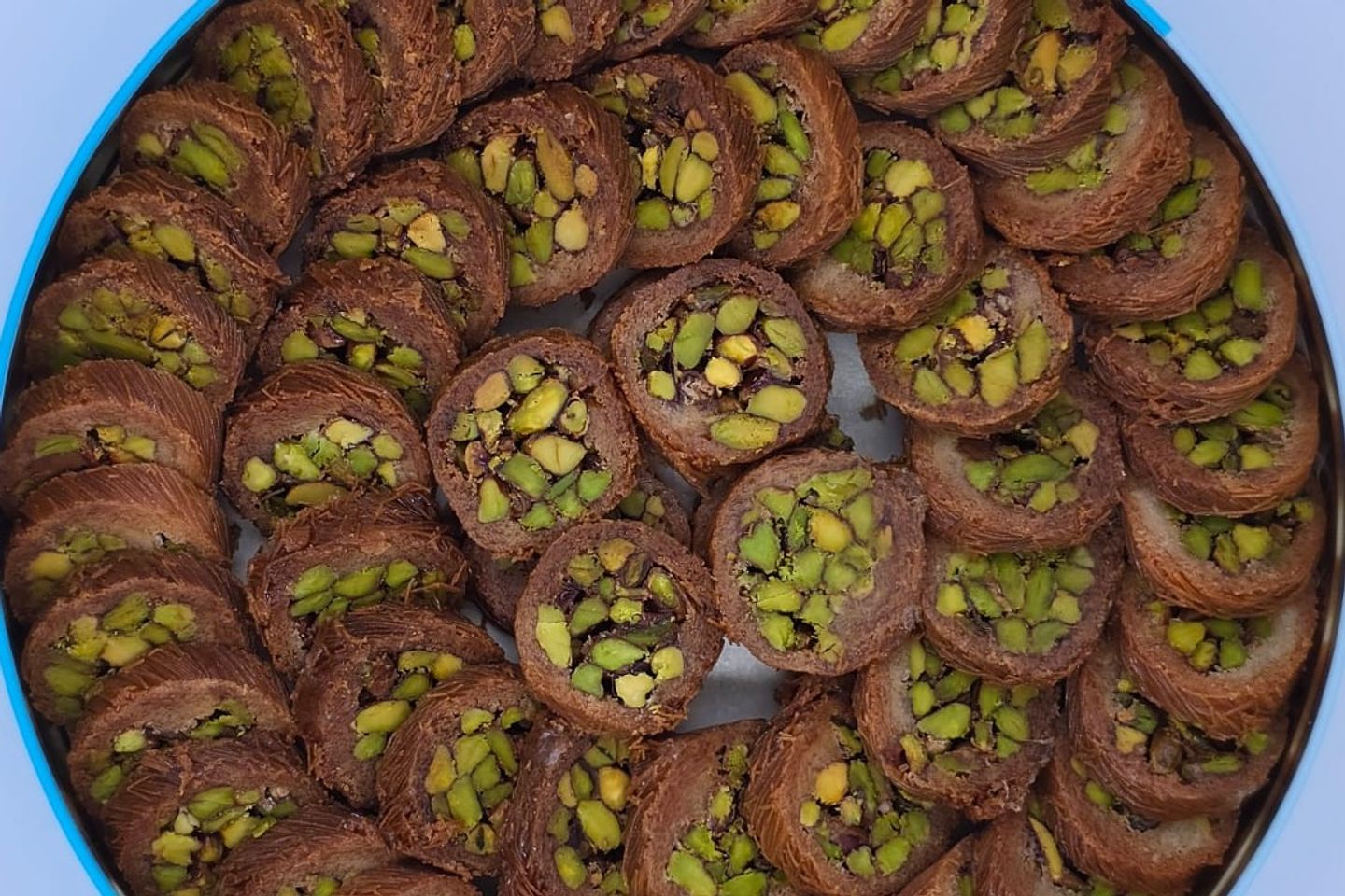 علبة مبرومة