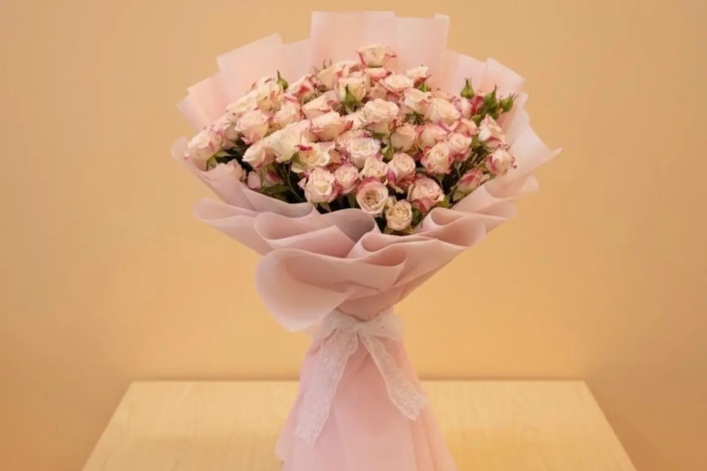 باقة ورد وريحان عشرة