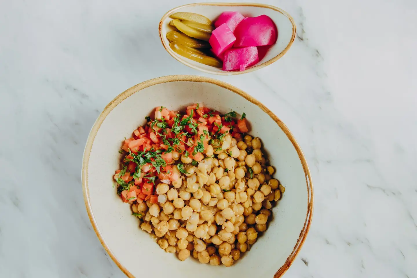 حمص حب مع زيت الزيتون