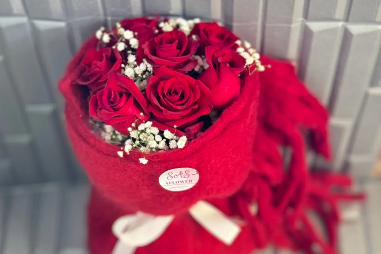 شال الشتاء الأحمر