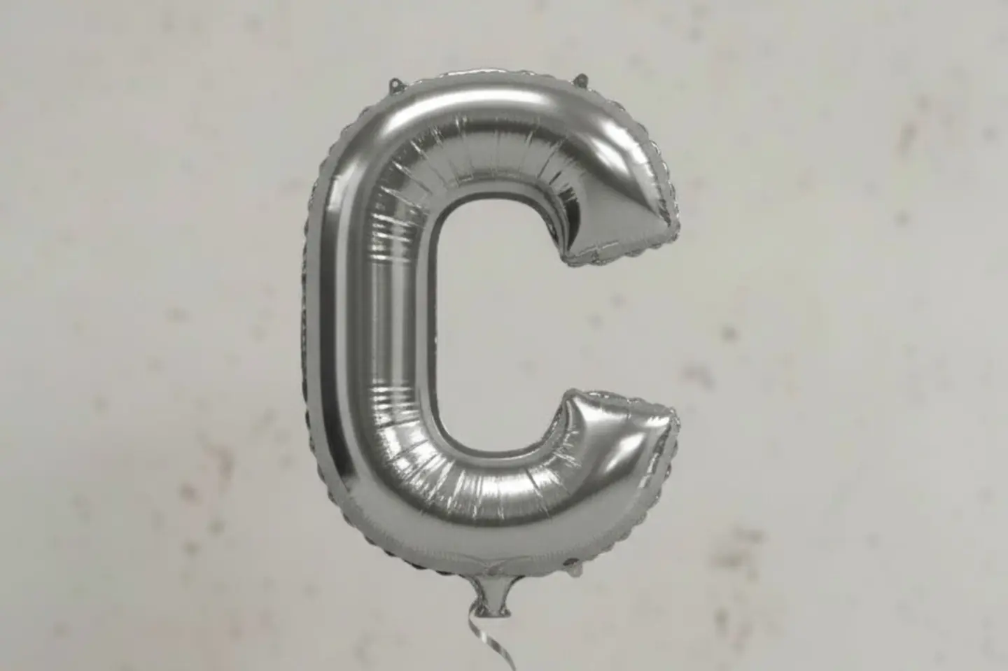 بالون حرف سي بالانجليزية
