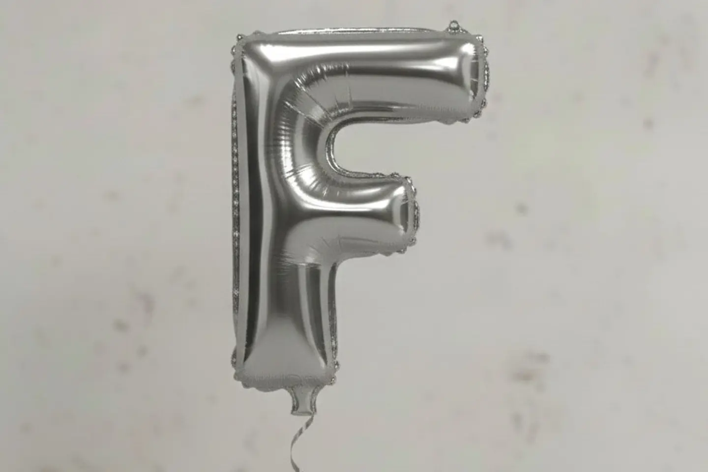 بالون حرف اف بالانجليزية