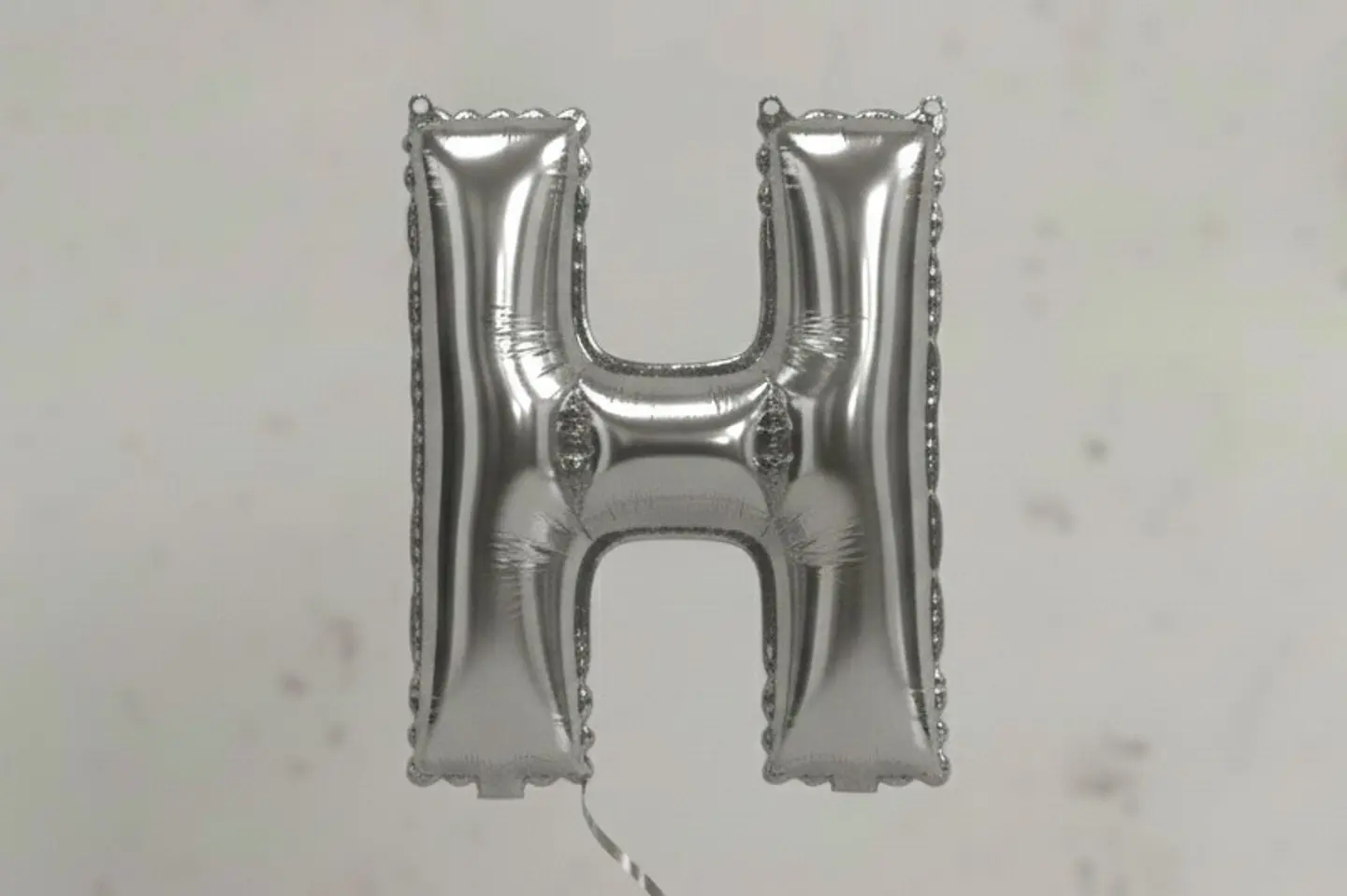 بالون حرف اتش بالانجليزية