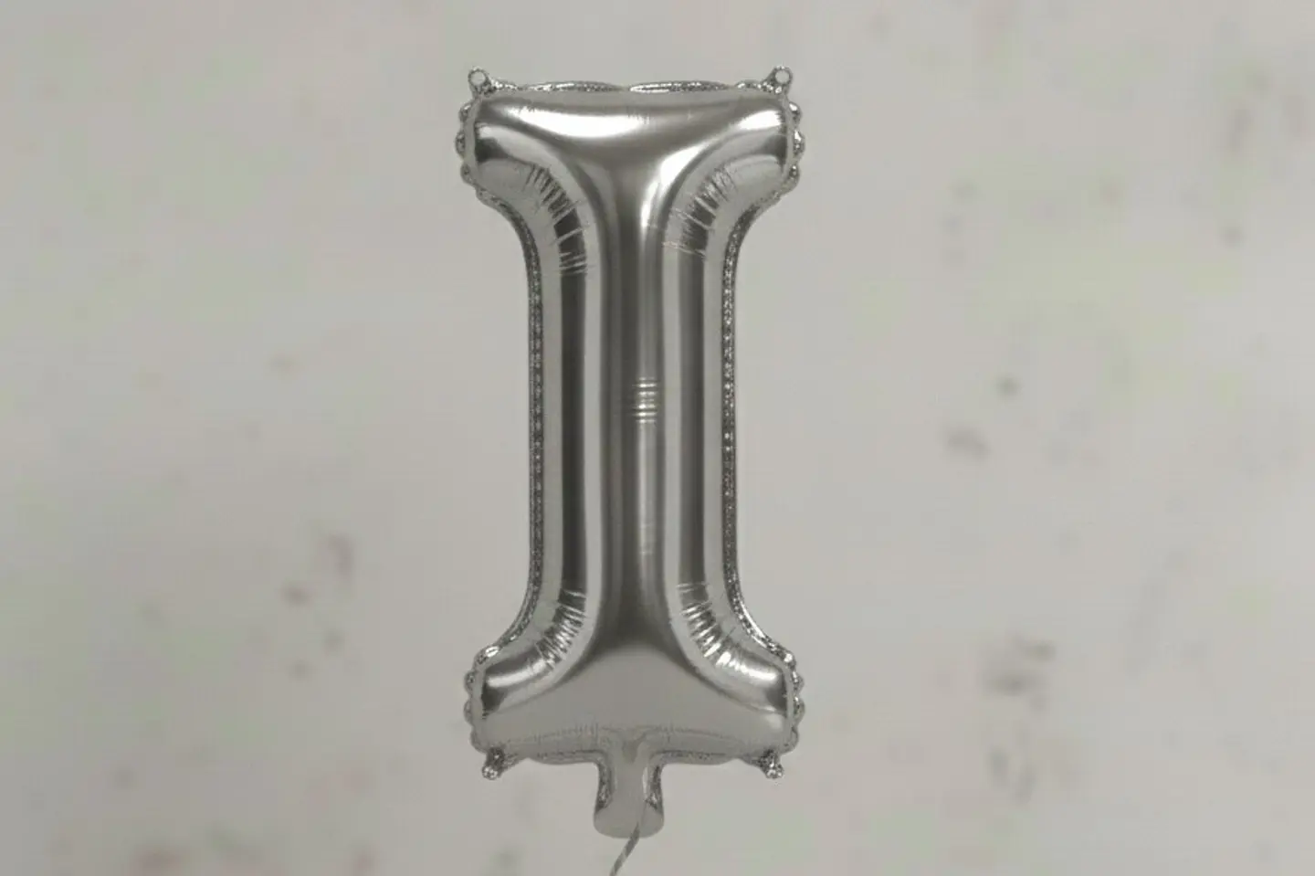 بالون حرف آي بالانجليزية