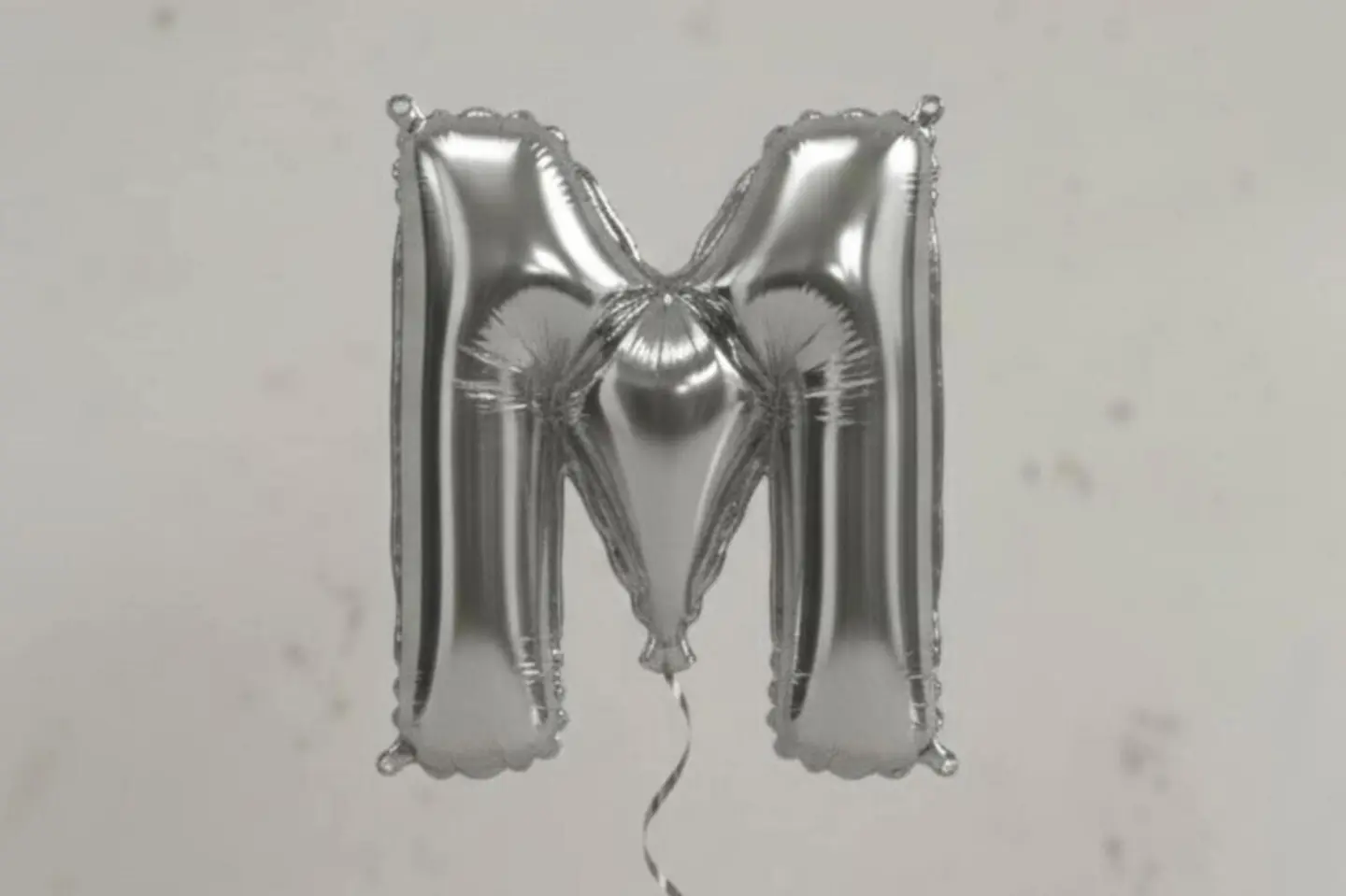 بالون حرف ام بالانجليزية