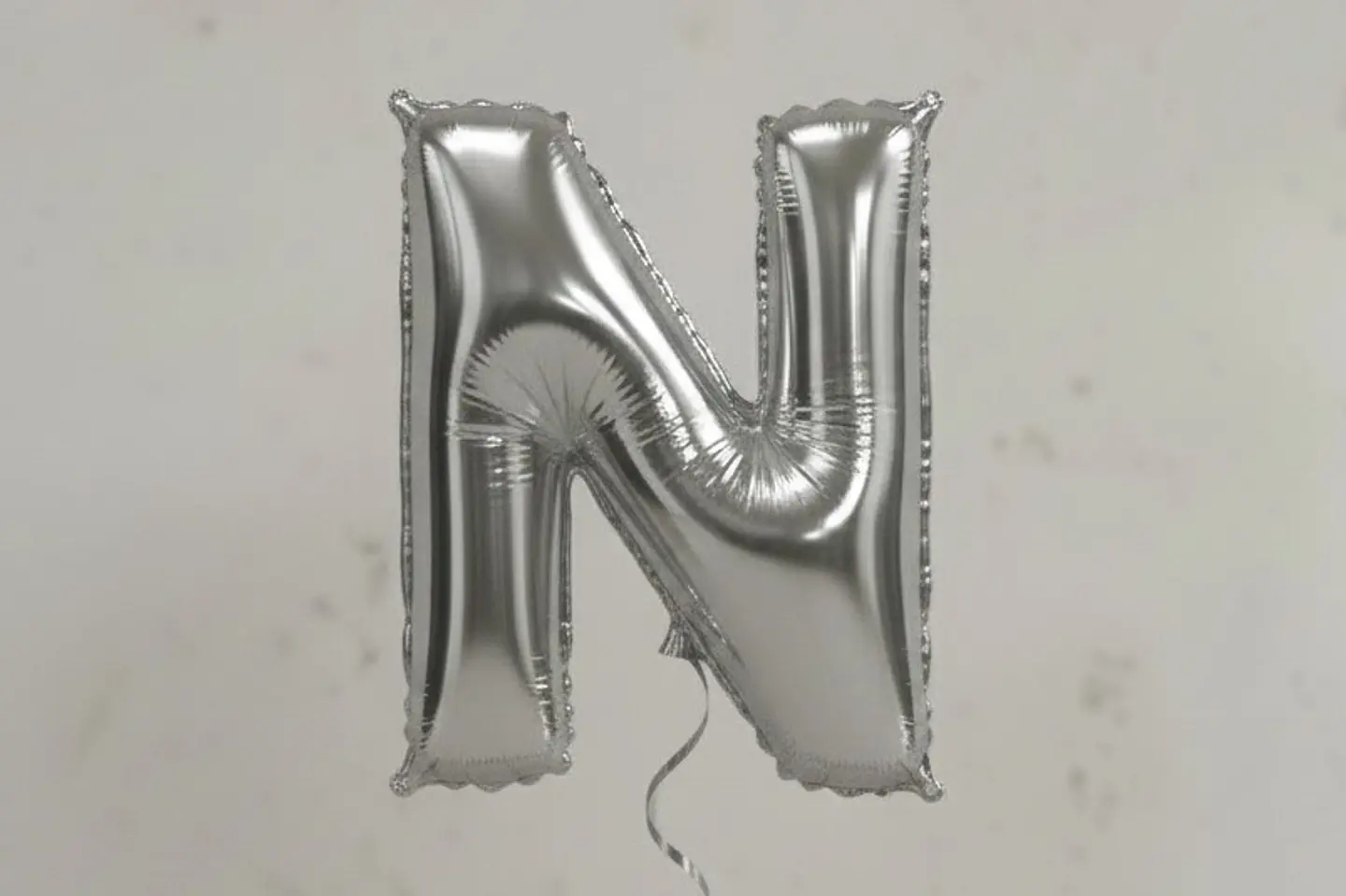 بالون حرف ان بالانجليزية