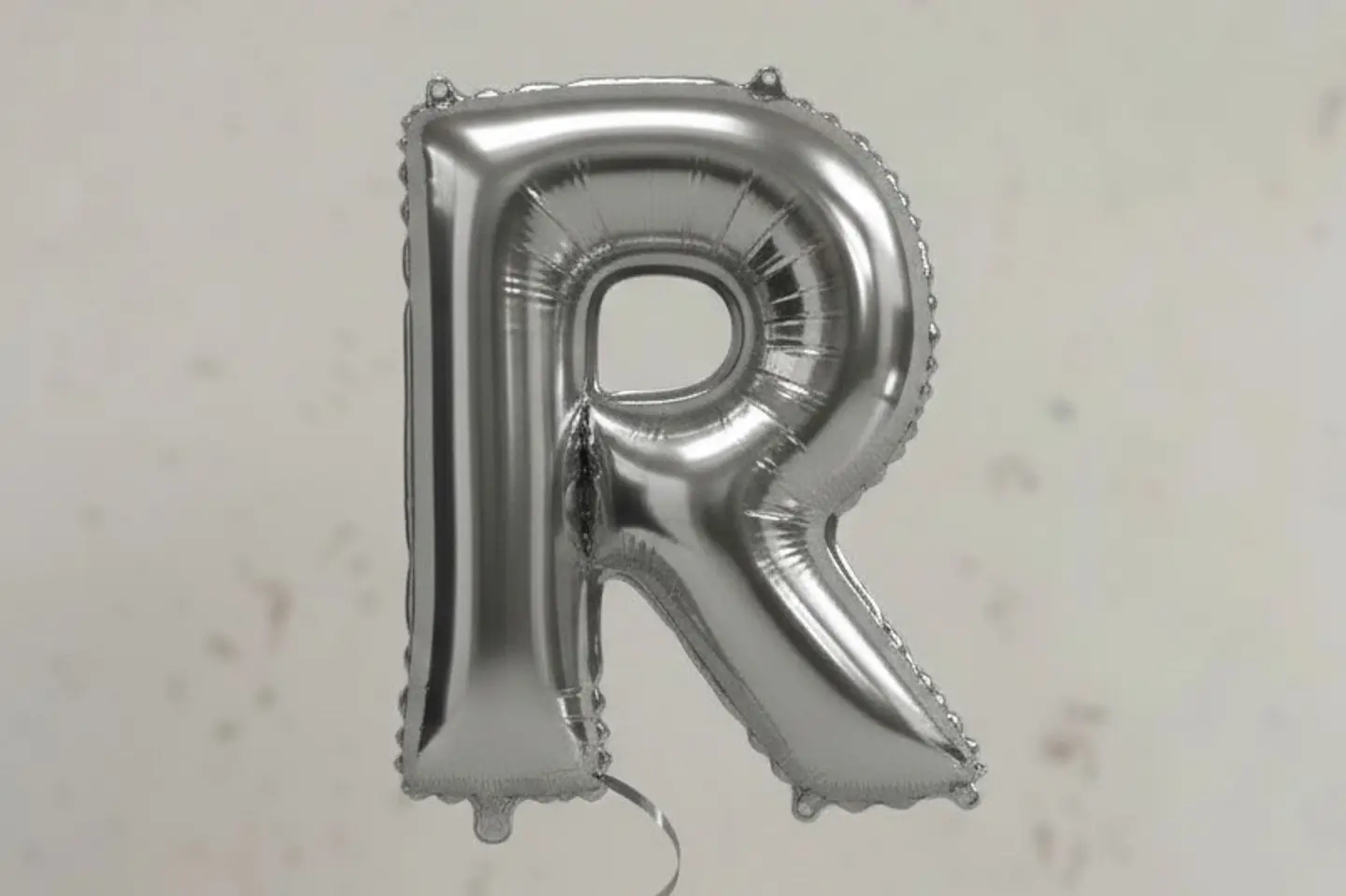 بالون حرف ار بالانجليزية