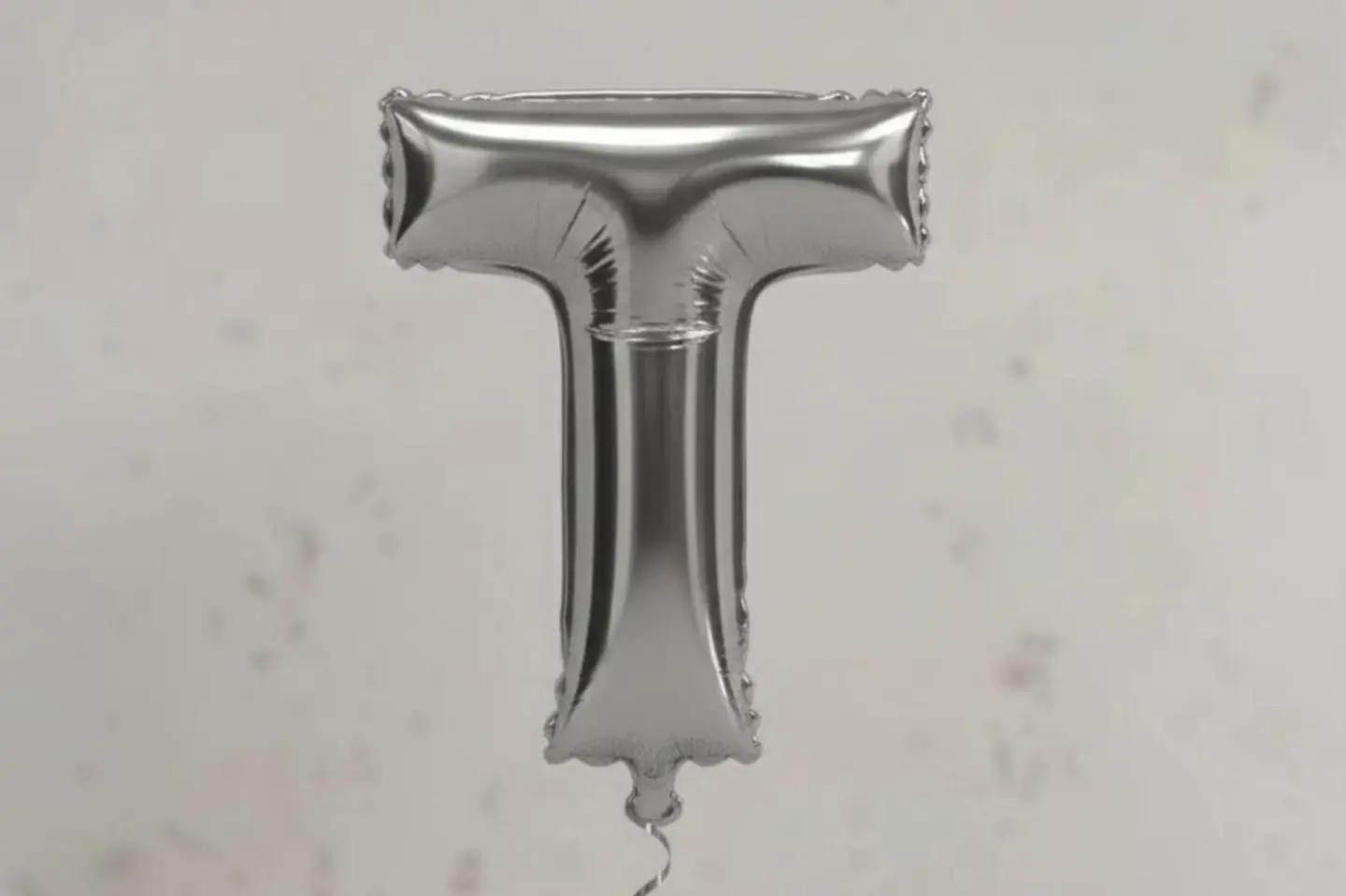 بالون حرف تي بالانجليزية