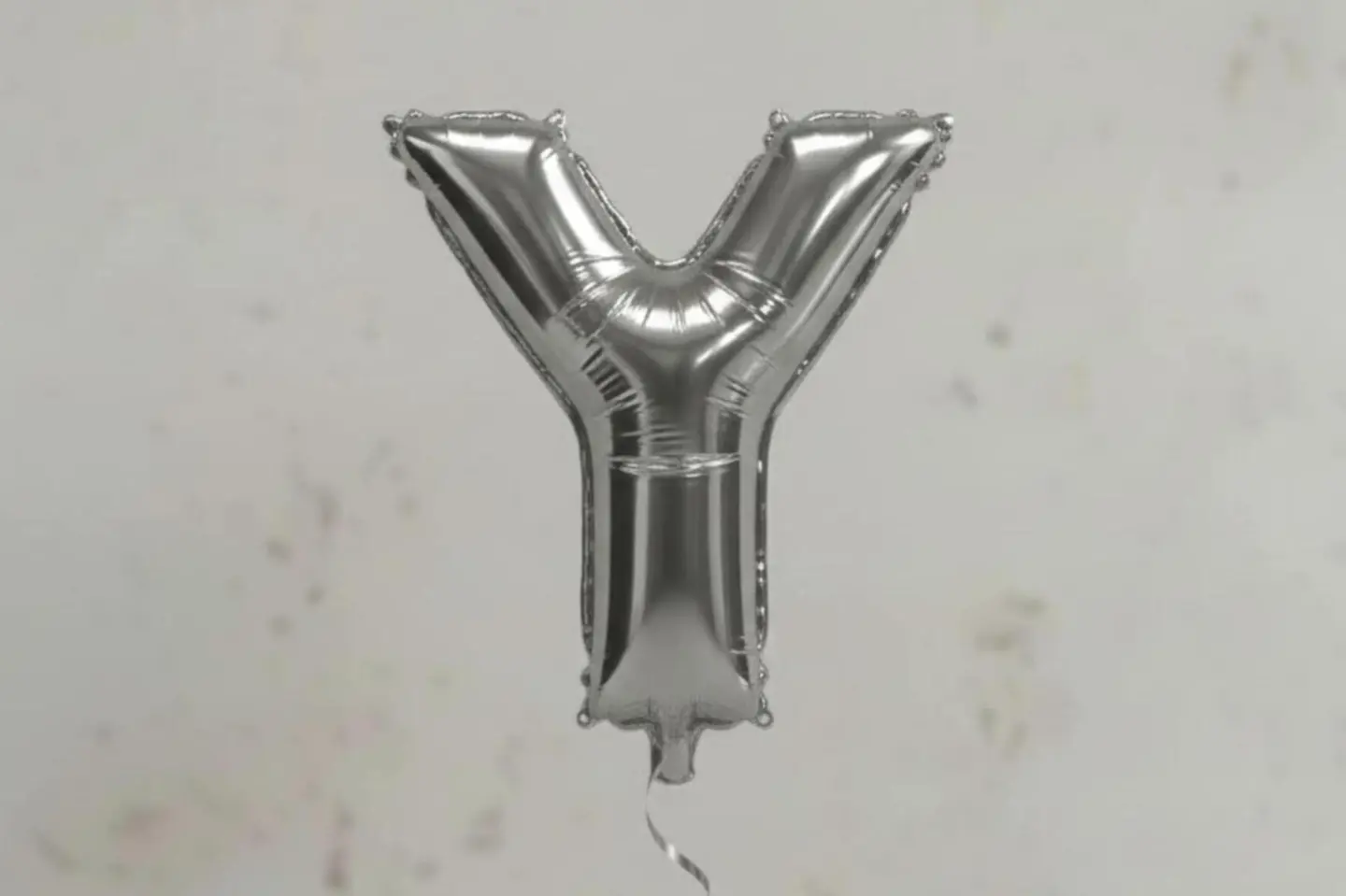 بالون حرف واي بالانجليزية