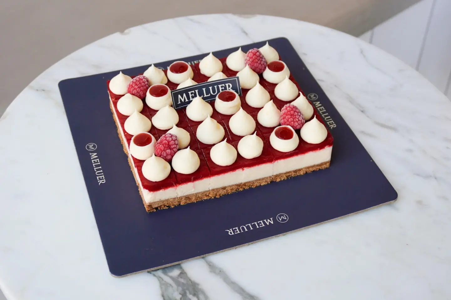 قاعده تشيز كيك التوت ٣٠ قطعة