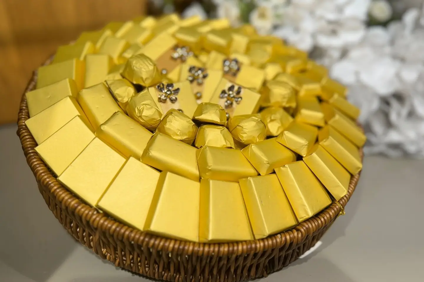 Medium Gold Round Basket 36338